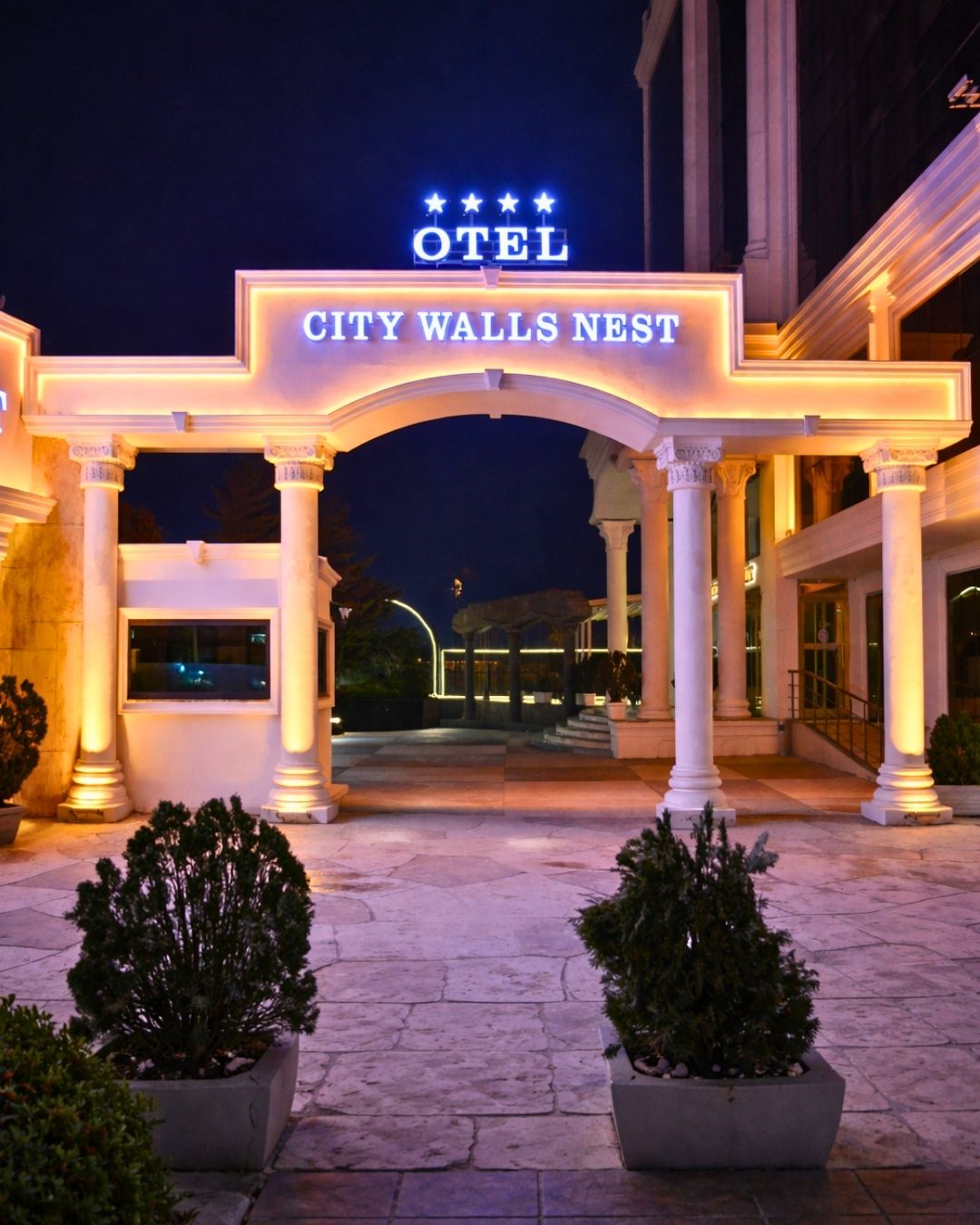 the city walls suit 16